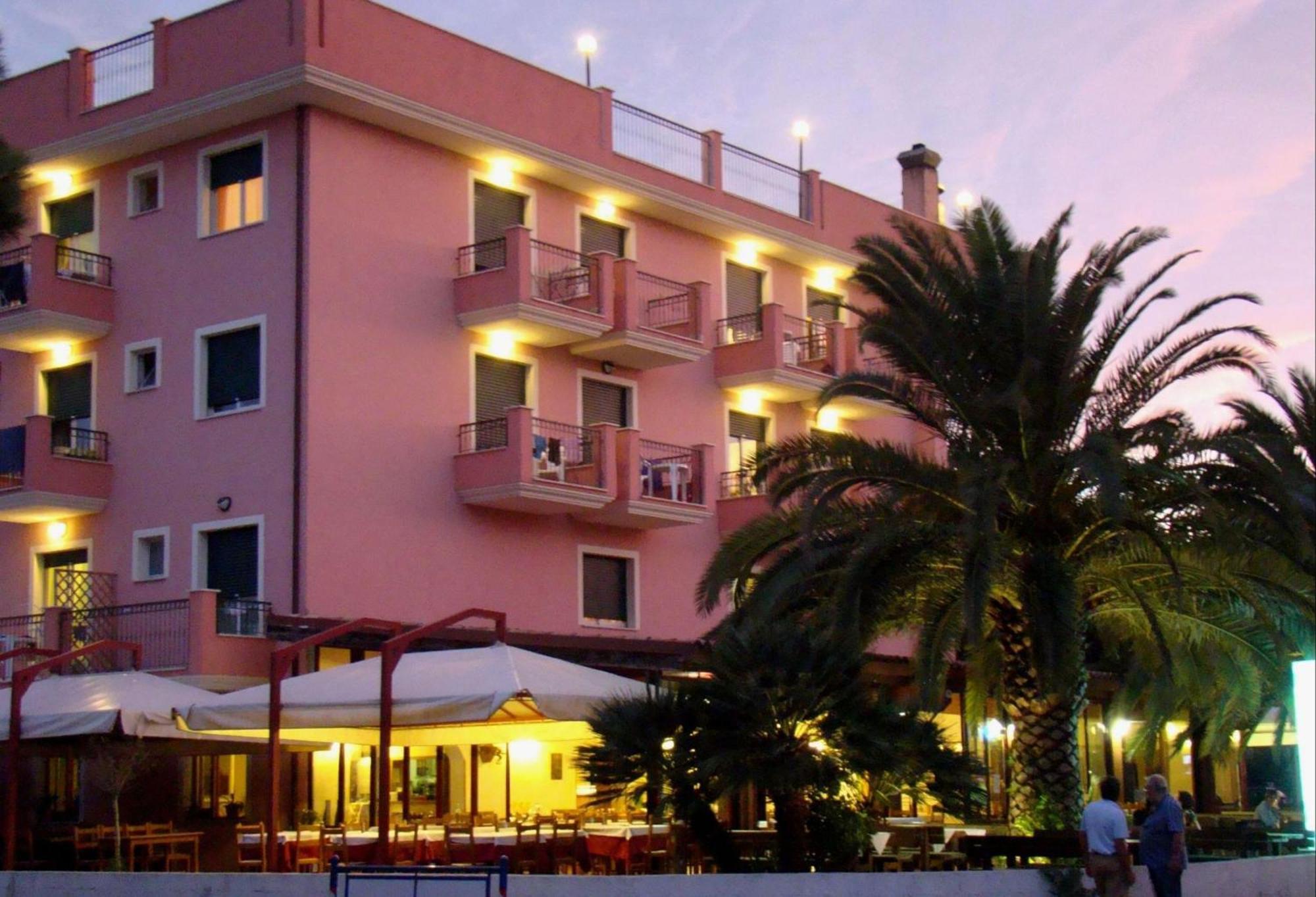 Il Casale Aparthotel Martinsicuro Bagian luar foto