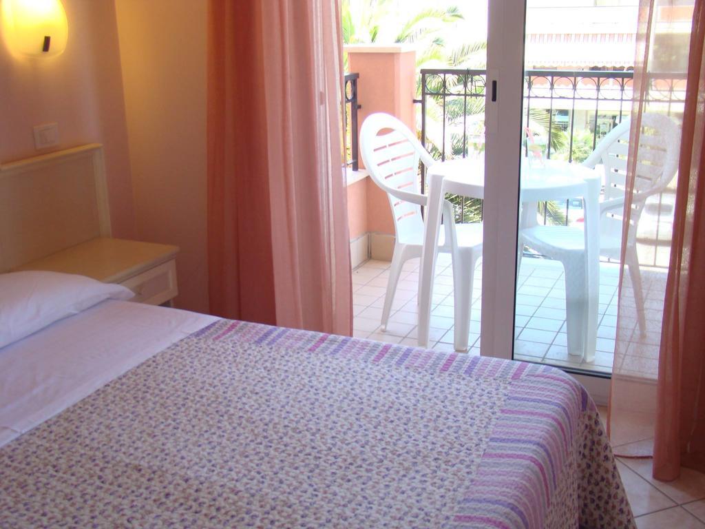 Il Casale Aparthotel Martinsicuro Bagian luar foto
