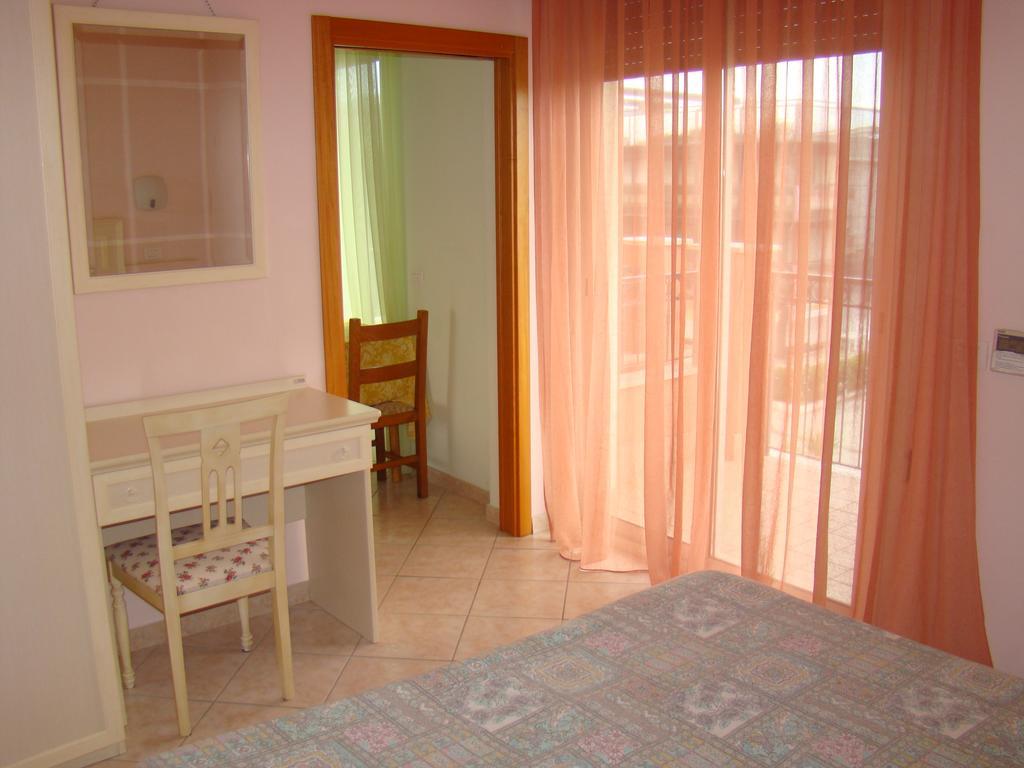 Il Casale Aparthotel Martinsicuro Bagian luar foto