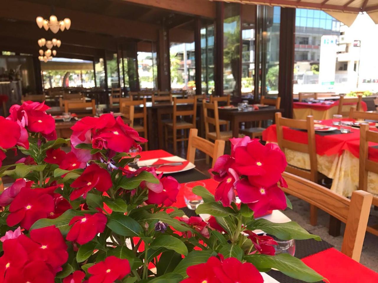 Il Casale Aparthotel Martinsicuro Bagian luar foto